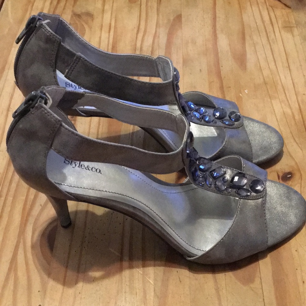 Style&co unreal pewter heel. - Picture 3 of 4